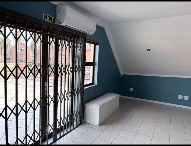 43M² OFFICE TO LET IN FOURWAYS